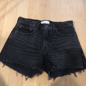 Abercrombie & Fitch Mid-Rise Boyfriend Short